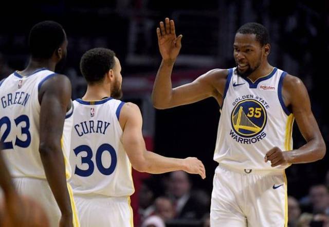 他们把站位 他们把站位